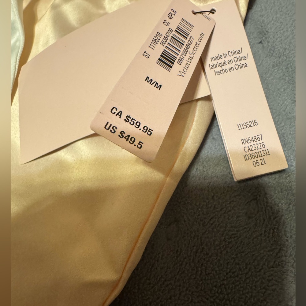 NWT Victoria’s Secret Elegant Gold Embellished Women's Sandals - Picture 3 of 4